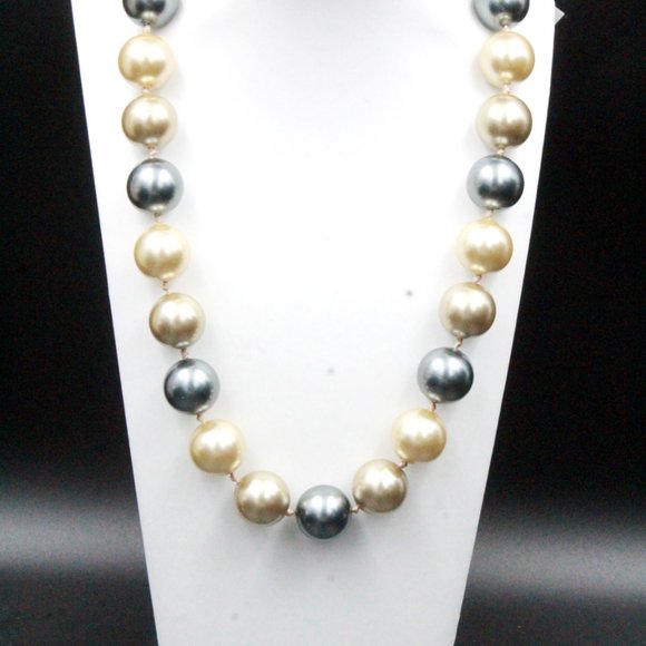 Carolee Designer Signed Faux Pearl Glass Grey Champagne Large Bead NOS Necklace - Picture 5 of 16